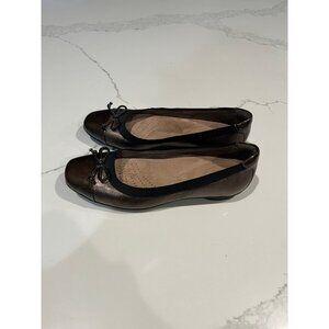 Clarks women’s size 7 flats